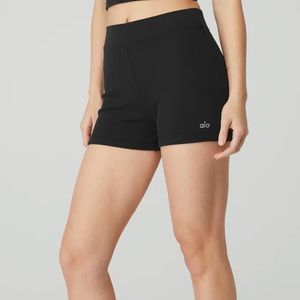 Brand new Alo Goddess Ribbed High-Waist Hot Short